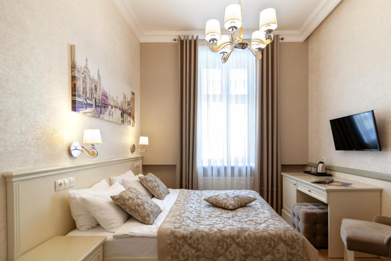 Royal Mini-Apart Hotel On Rynok Square Leópolis Exterior foto