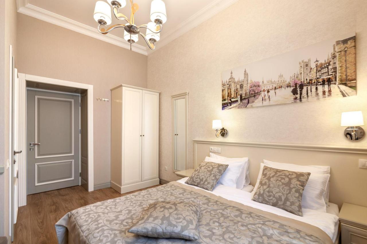 Royal Mini-Apart Hotel On Rynok Square Leópolis Exterior foto